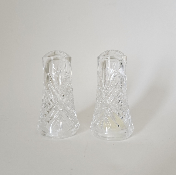 Elegant Clear Glass Salt And Pepper Shaker - Picture 7 of 7